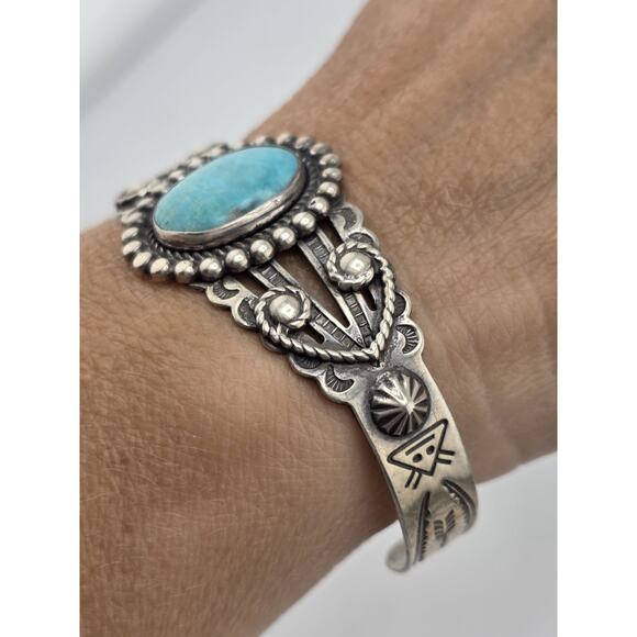VINTAGE FRED HARVEY NATIVE AMERICAN TURQUOISE CUFF BRACELET - Picture 2 of 16